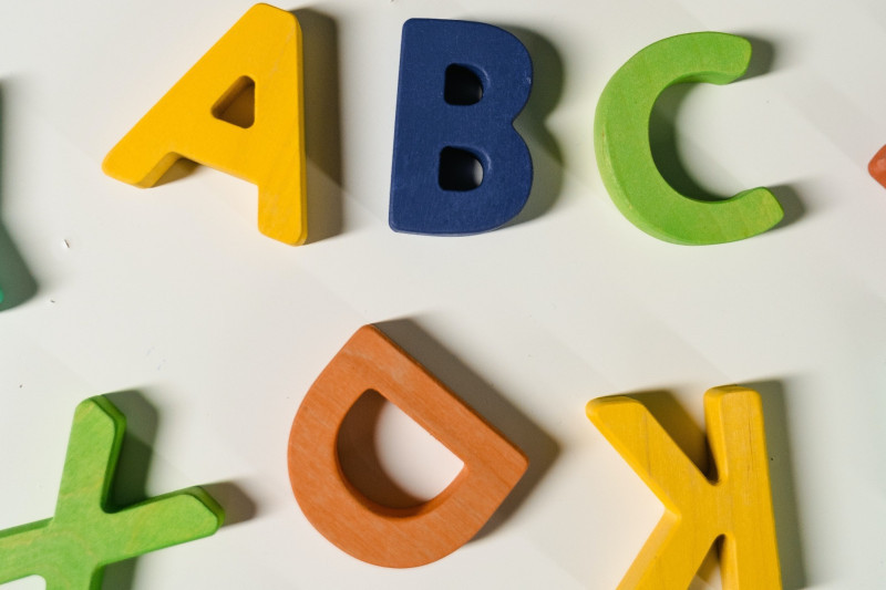 Is het een b of een d? Letter en vertel spellen voor groep 3 en 4 kids.
