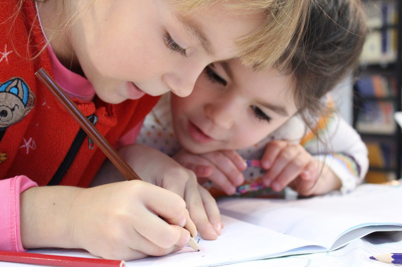 Lol verzekerd: speel het leerzame spel 'klopt de handleiding?' Groep 4 t/m 8