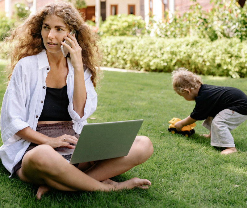 Onschuldig telefoongebruik? Dit is hoe het de taal van je kind beïnvloedt